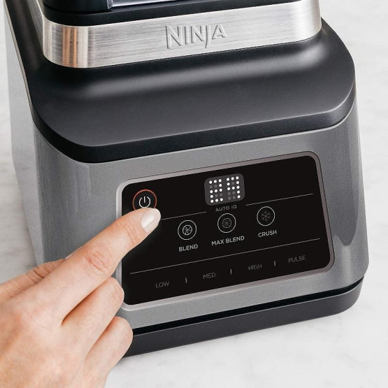 Блендер NINJA BN750