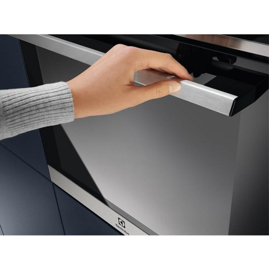 Фурна за вграждане Electrolux EOD6P77WX , 72 , Push бутони , А+ , Пиролиза