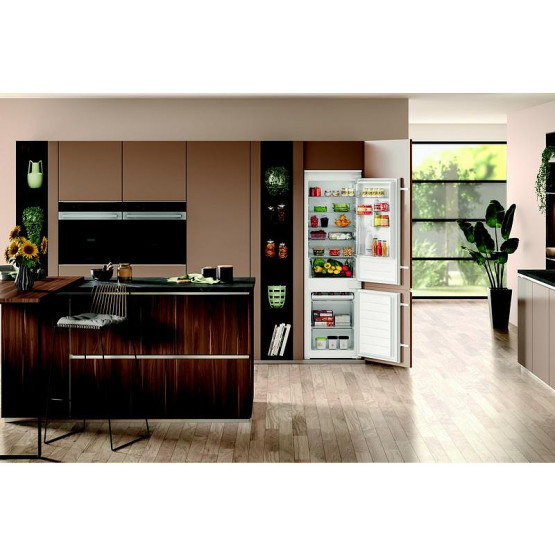 Вграден хладилник с фризер Hotpoint-Ariston HAC18D041A1
