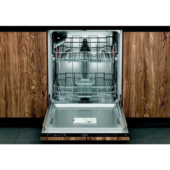 Съдомиялна машина за вграждане Hotpoint-Ariston H2I HD526 A .