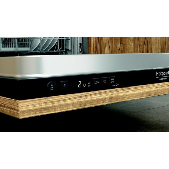 Съдомиялна машина за вграждане Hotpoint-Ariston H2I HD526 A .