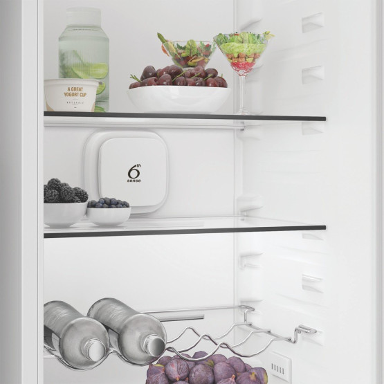 Вграден хладилник с фризер Whirlpool WHK2 5322 B4E , 300 l, E , No Frost , Да